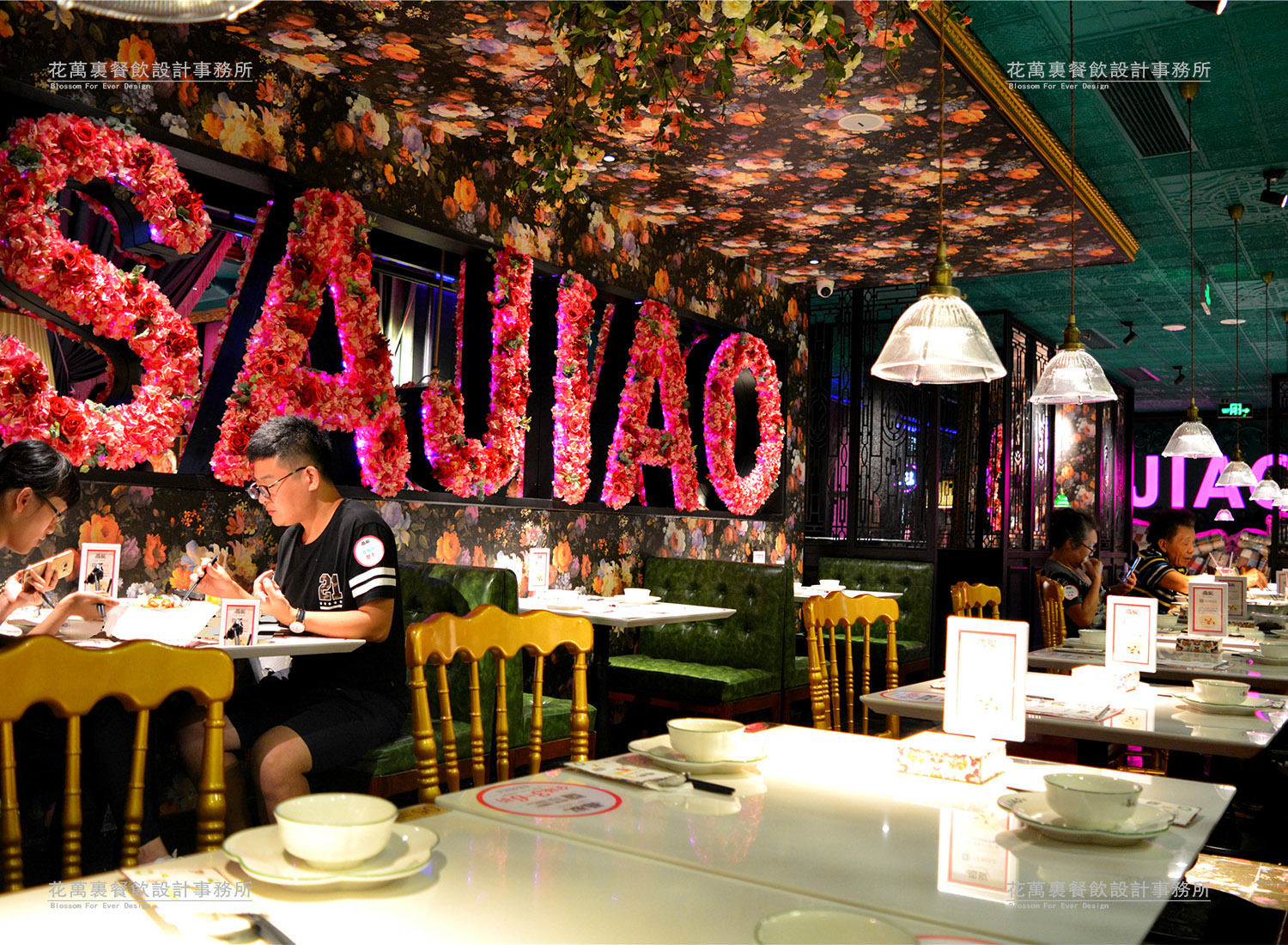 天津餐廳設(shè)計(jì)：落地?zé)粽丈漕愋陀心膸追N？