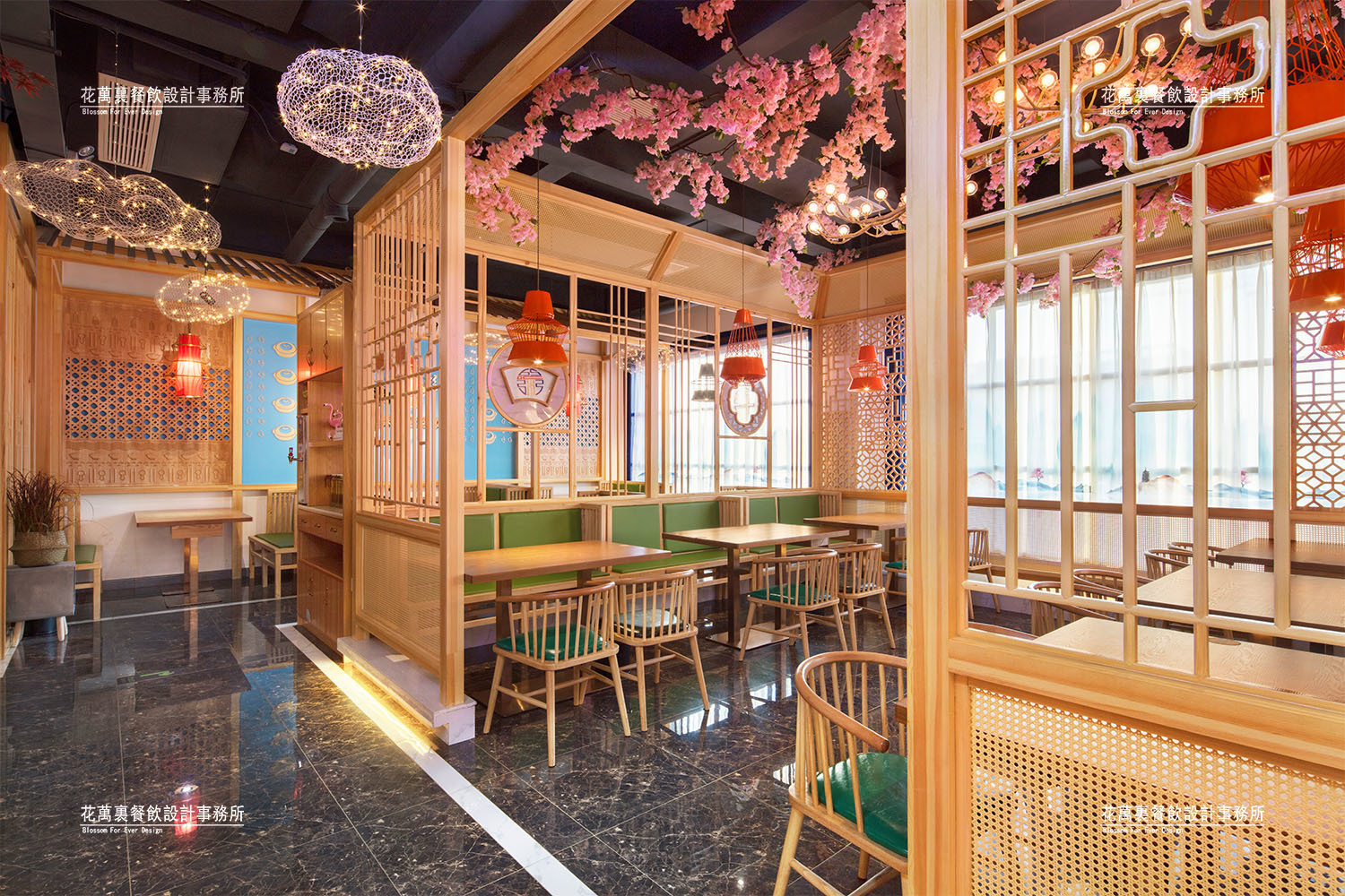 餐飲店設(shè)計中如何合理運用裝飾掛鏡？