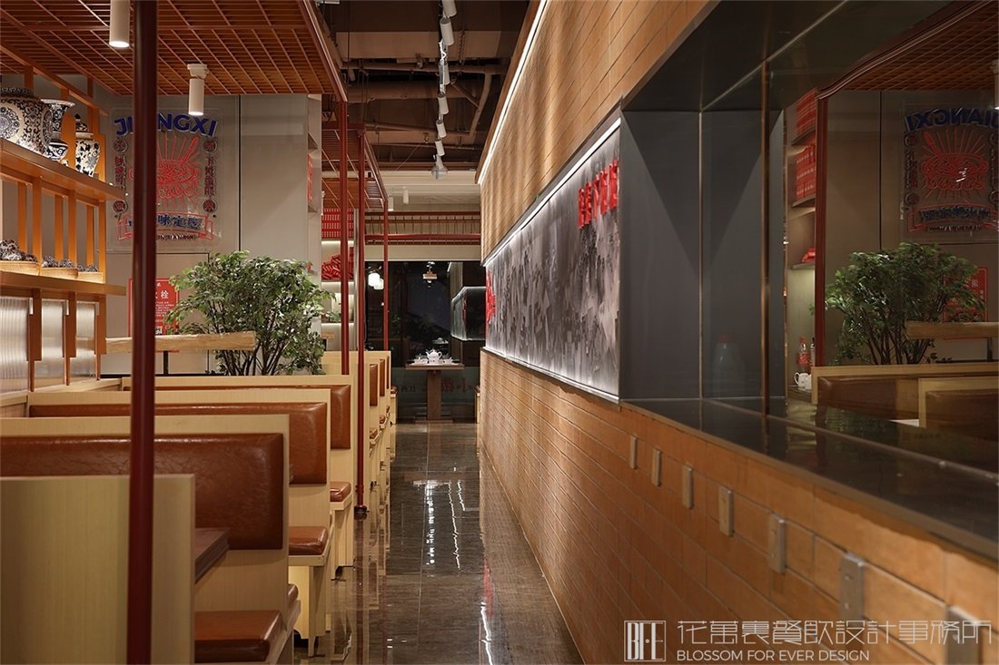 開餐廳要確定餐廳規(guī)模！
